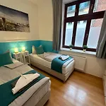 Apartment Kuestengold Ruhig, Familenfreundlich, Mit Terrasse Und Gem Garten Im Eg