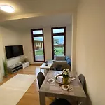 Apartment Kuestengold Ruhig, Familenfreundlich, Mit Terrasse Und Gem Garten Im Eg